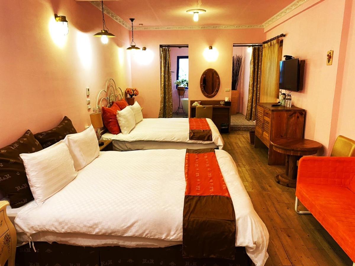 R&R Hotel Kaohsiung Buitenkant foto