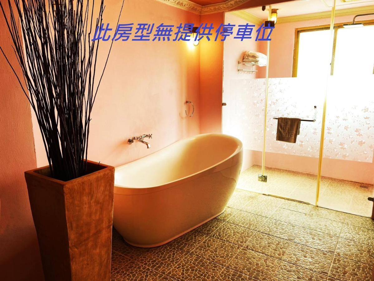 R&R Hotel Kaohsiung Buitenkant foto