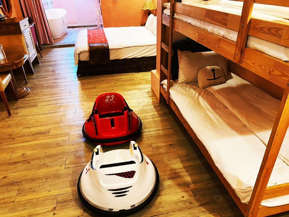 R&R Hotel Kaohsiung Buitenkant foto