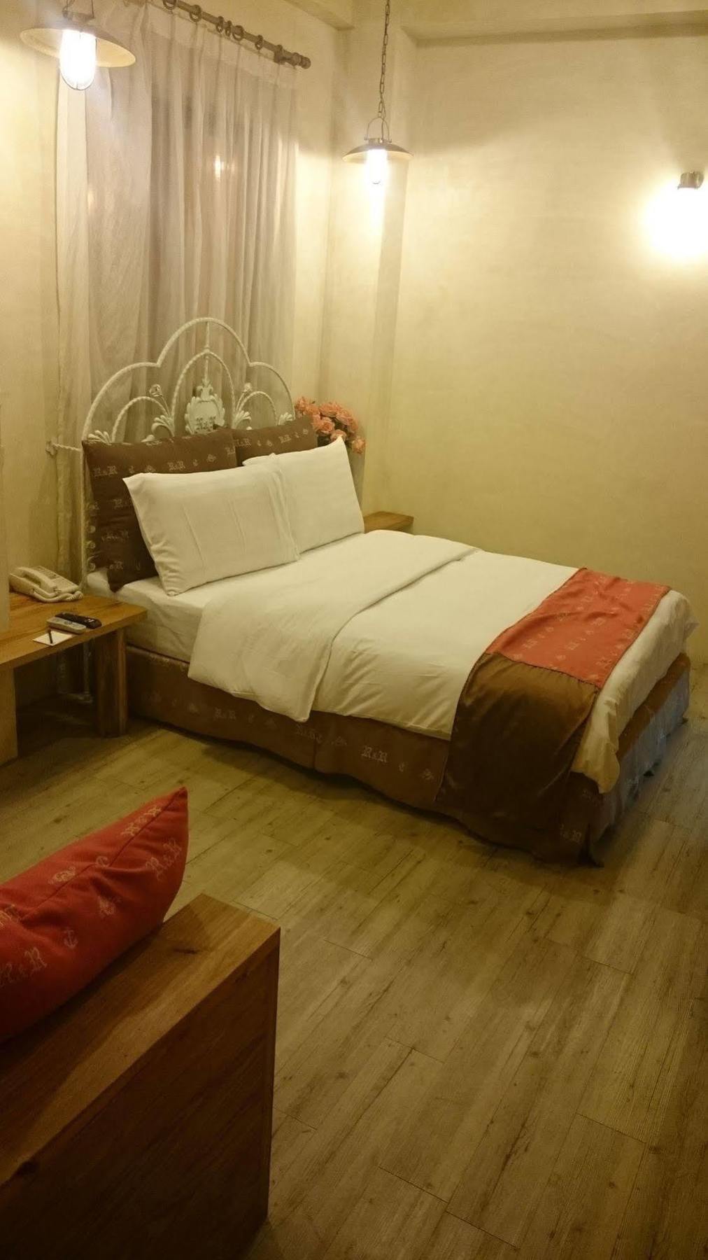 R&R Hotel Kaohsiung Buitenkant foto