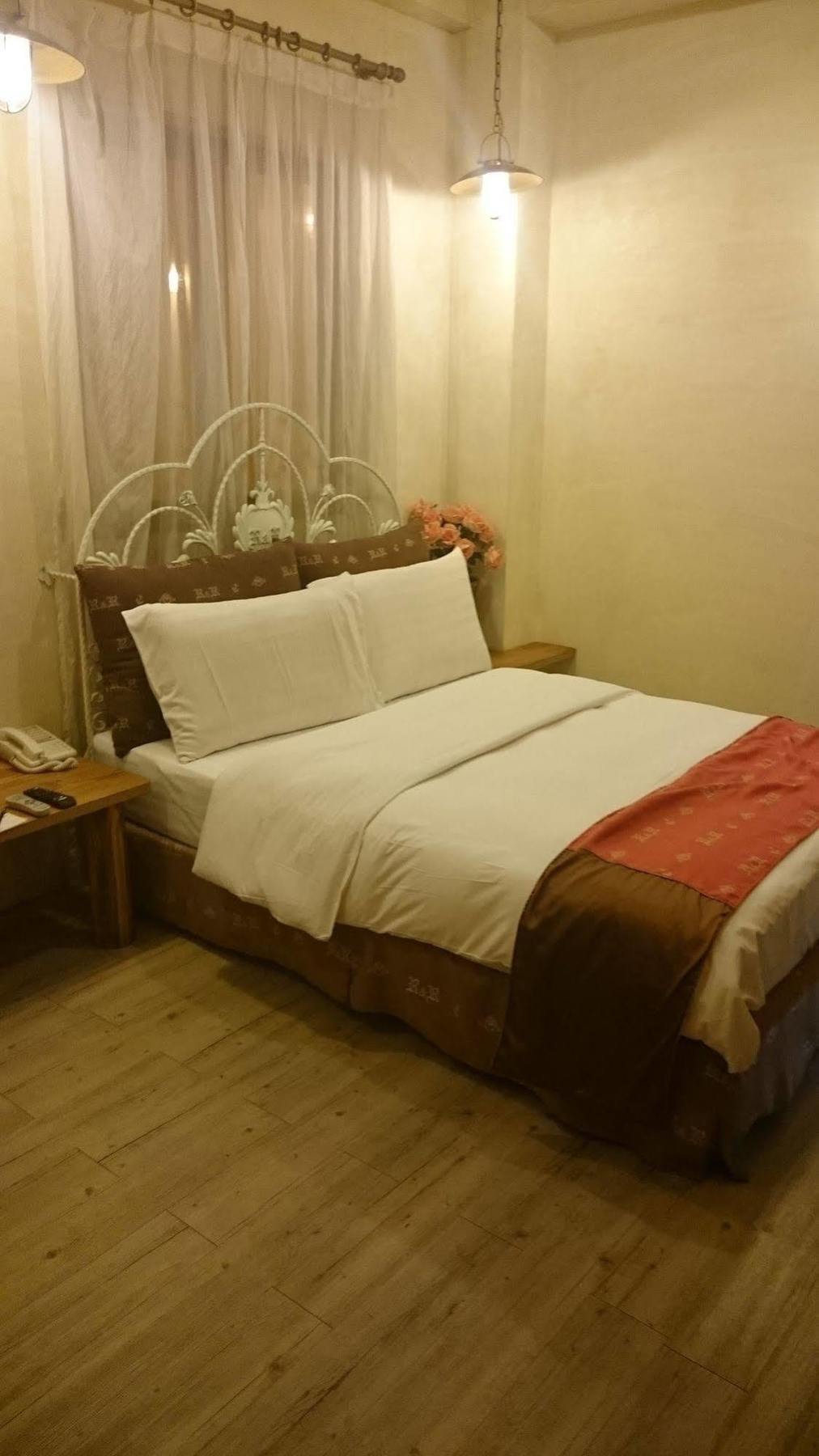 R&R Hotel Kaohsiung Buitenkant foto