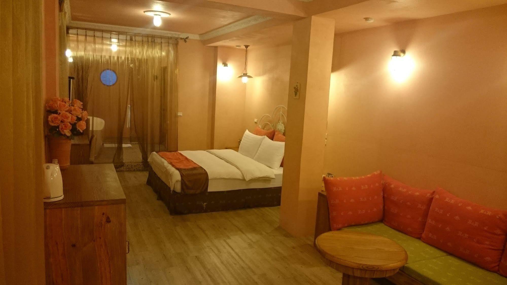 R&R Hotel Kaohsiung Buitenkant foto