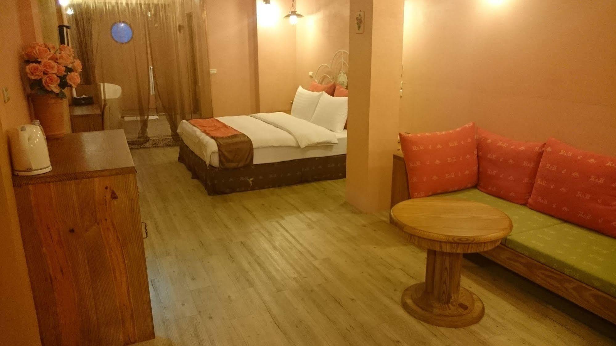 R&R Hotel Kaohsiung Buitenkant foto
