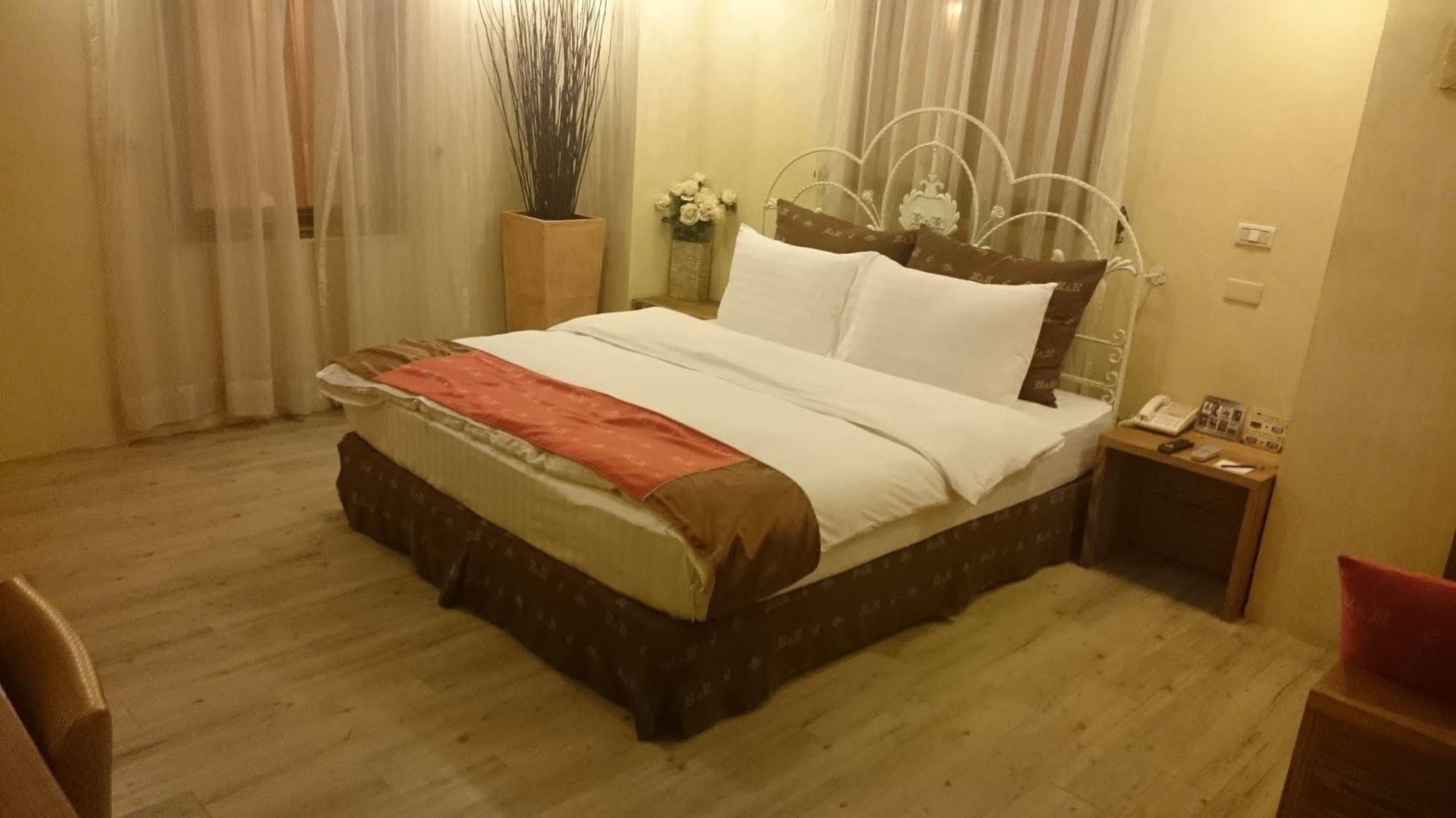 R&R Hotel Kaohsiung Buitenkant foto